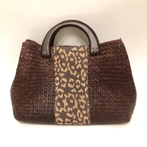 Elegant Brown Palm Leaf Woven Tote with Leopard Accent - Picture 3 of 13